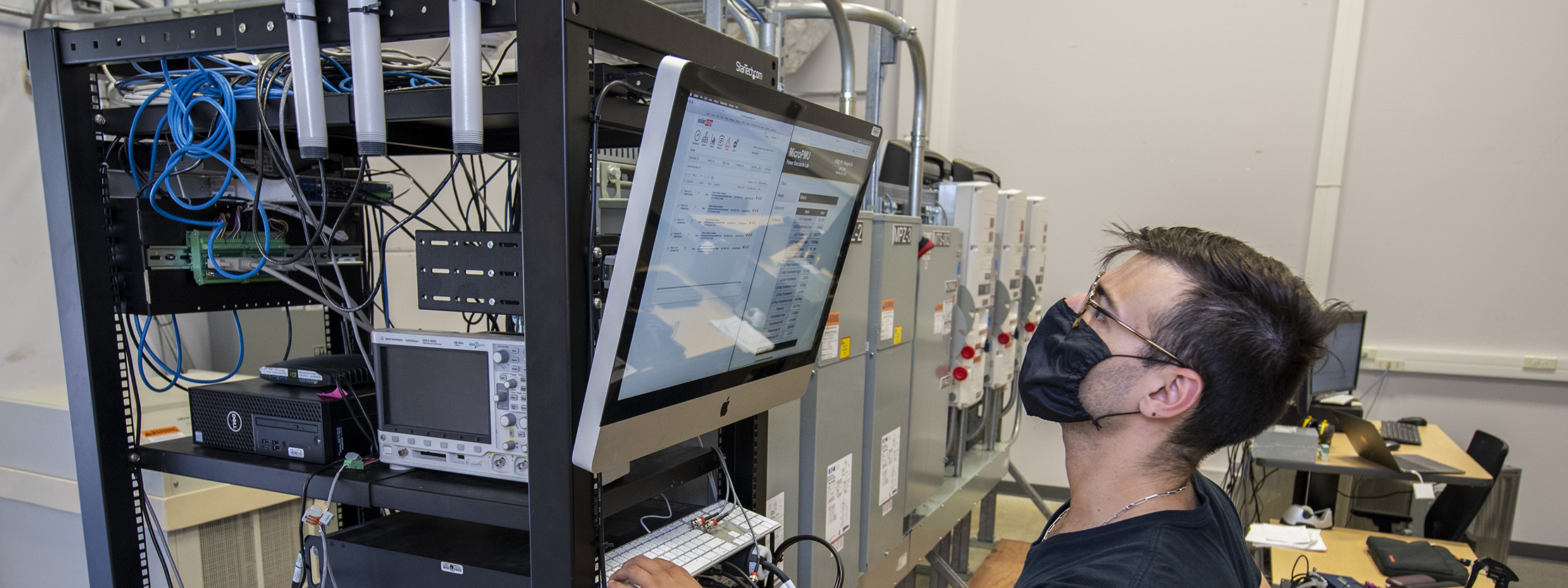 Researcher uses computer screen to calibrate equipment for ENERGISE Project.